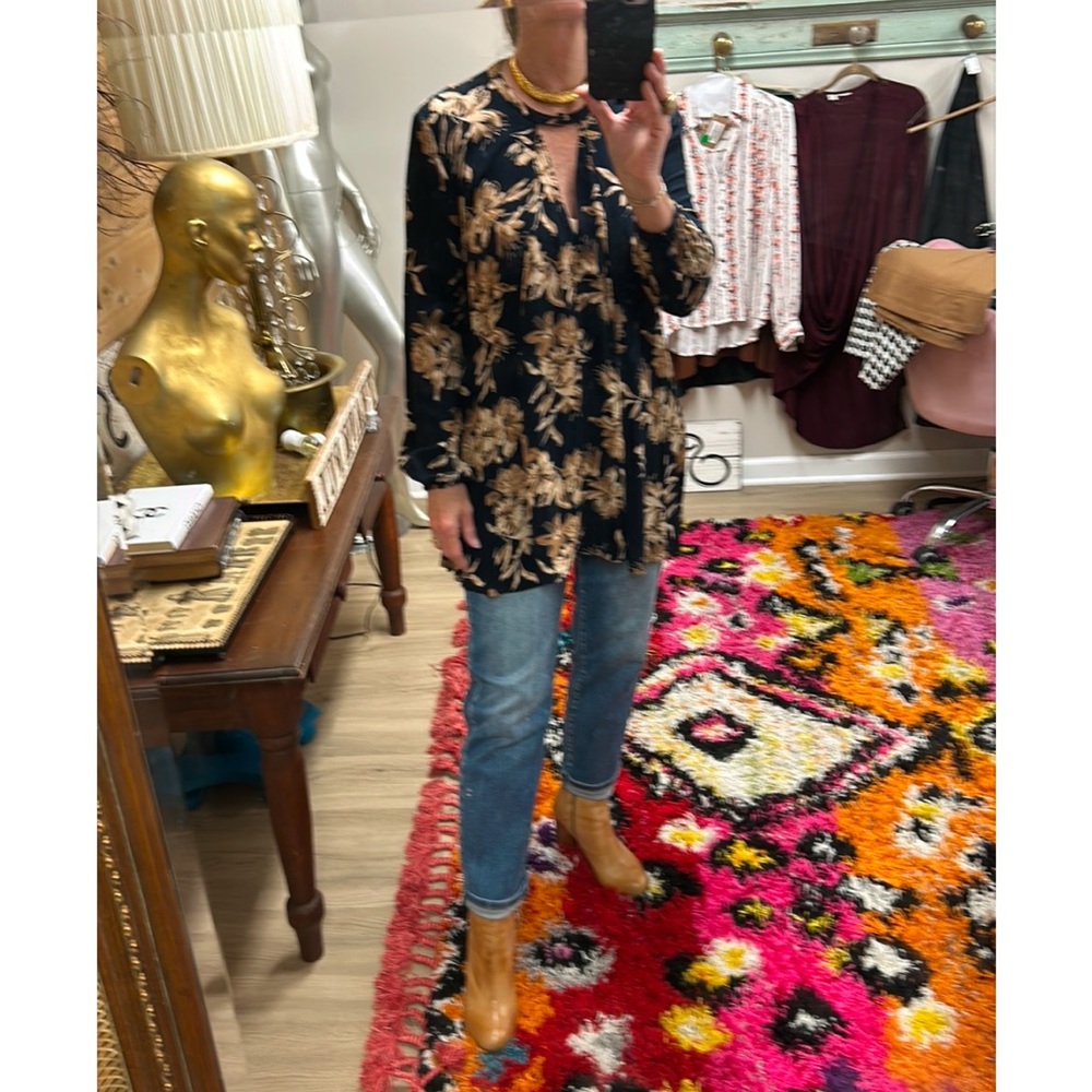 Lightweight Tunic Style Top - Picture 2 of 13
